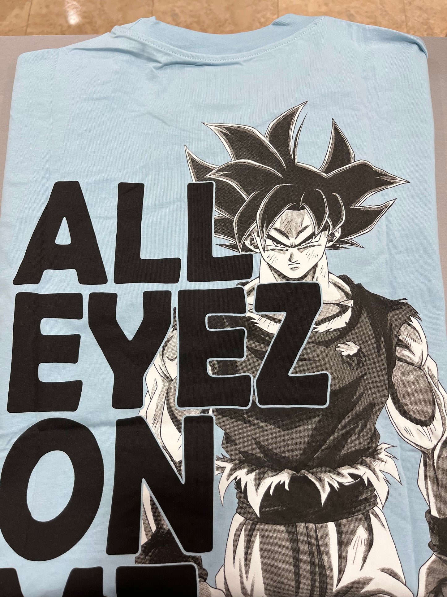 Camiseta all eyez on me